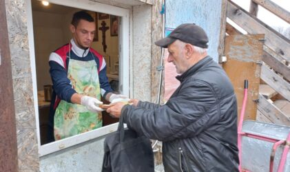 Год добра и милосердия: ровно год назад в тверском храме «Неупиваемая Чаша» нуждающихся начали кормить бесплатными обедами