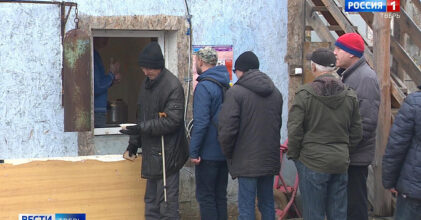 В тверском храме нуждающихся бесплатно кормят горячими обедами