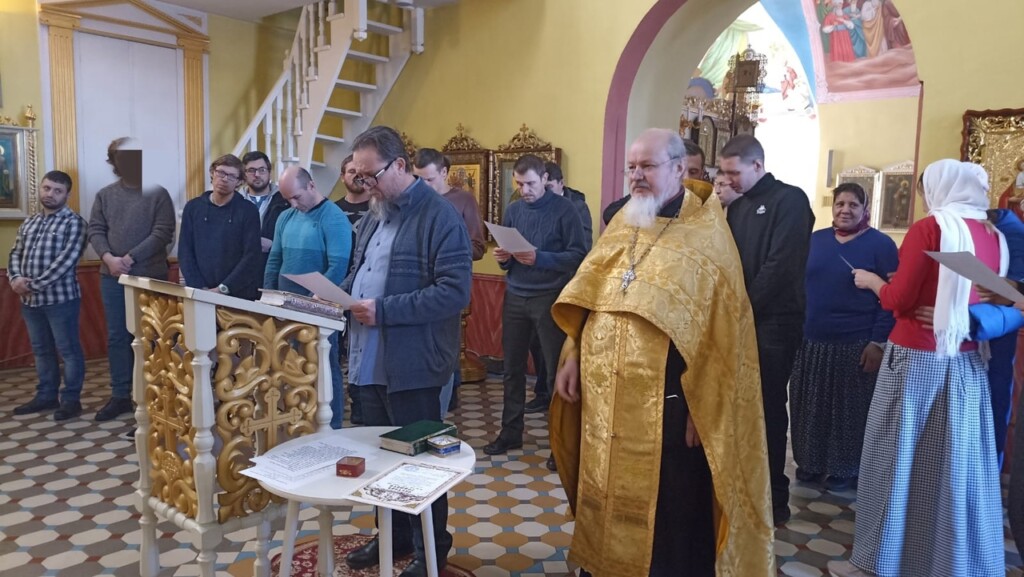 В храме Вознесения Господня г.Кимры 10 человек приняли Обет трезвости