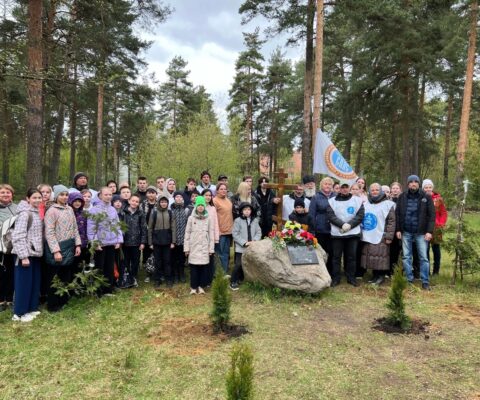 В Первомайской роще Твери почтили память героев Великой Отечественной войны