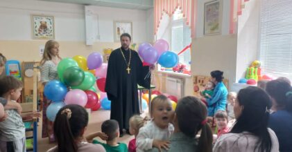 Летние дни Отдела социального служения начались с праздничных поздравлений к Дню защиты детей