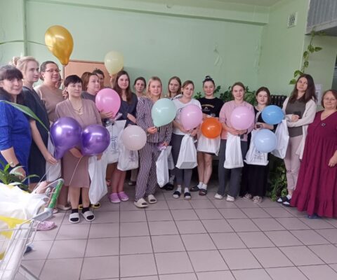 Будущих мам в роддомах Твери поздравили с Днем беременных