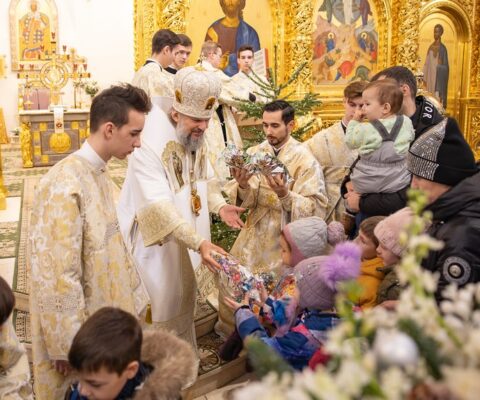 Подарки к празднику Рождества Христова переданы детям из многодетных, малообеспеченных семей и семей участников СВО