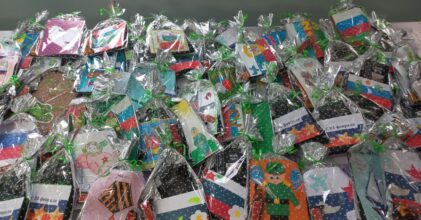 Военнослужащих, проходящих лечение в тверском госпитале, поздравили с Днём Защитника Отечества