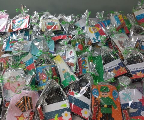 Военнослужащих, проходящих лечение в тверском госпитале, поздравили с Днём Защитника Отечества