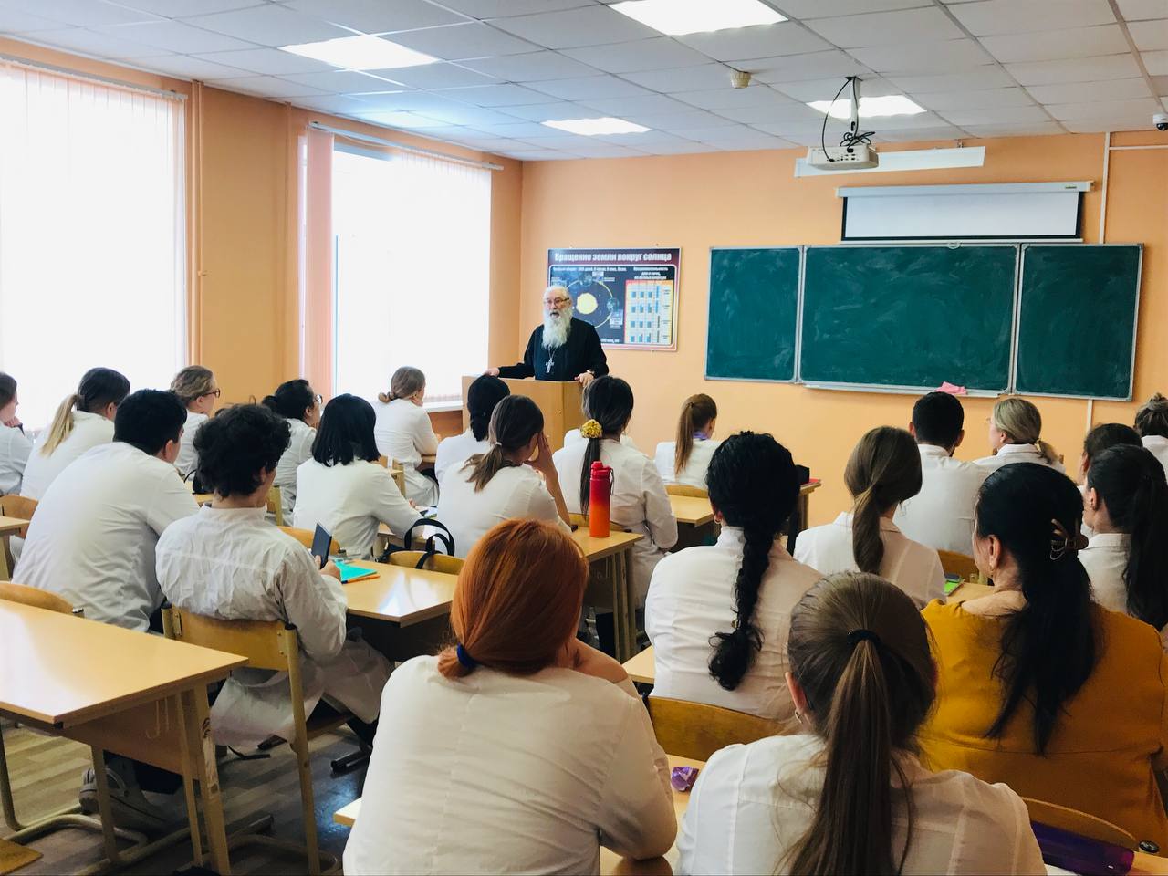 Беседы о ценности жизни прошли в Тверских колледжах