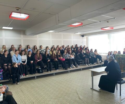 Беседы священника со студентами прошли в Тверских колледжах