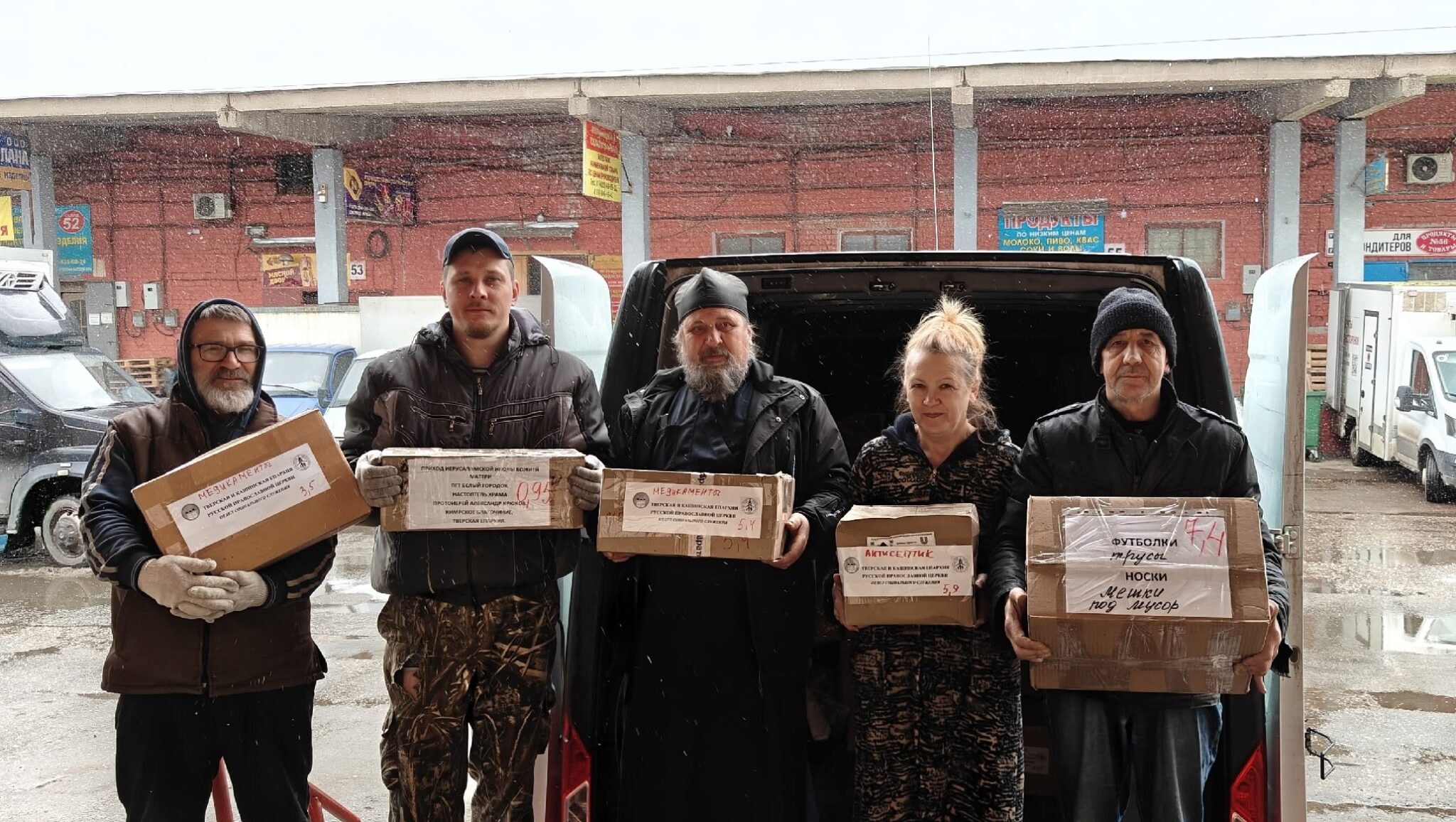 Более полтонны гуманитарной помощи отправлены в зону СВО