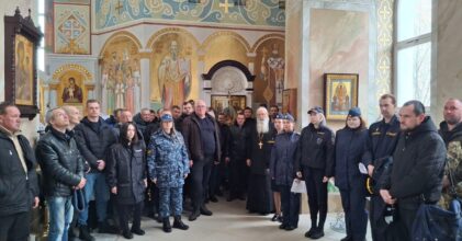 Условно осужденные помогли в уборке прихрамовой территории