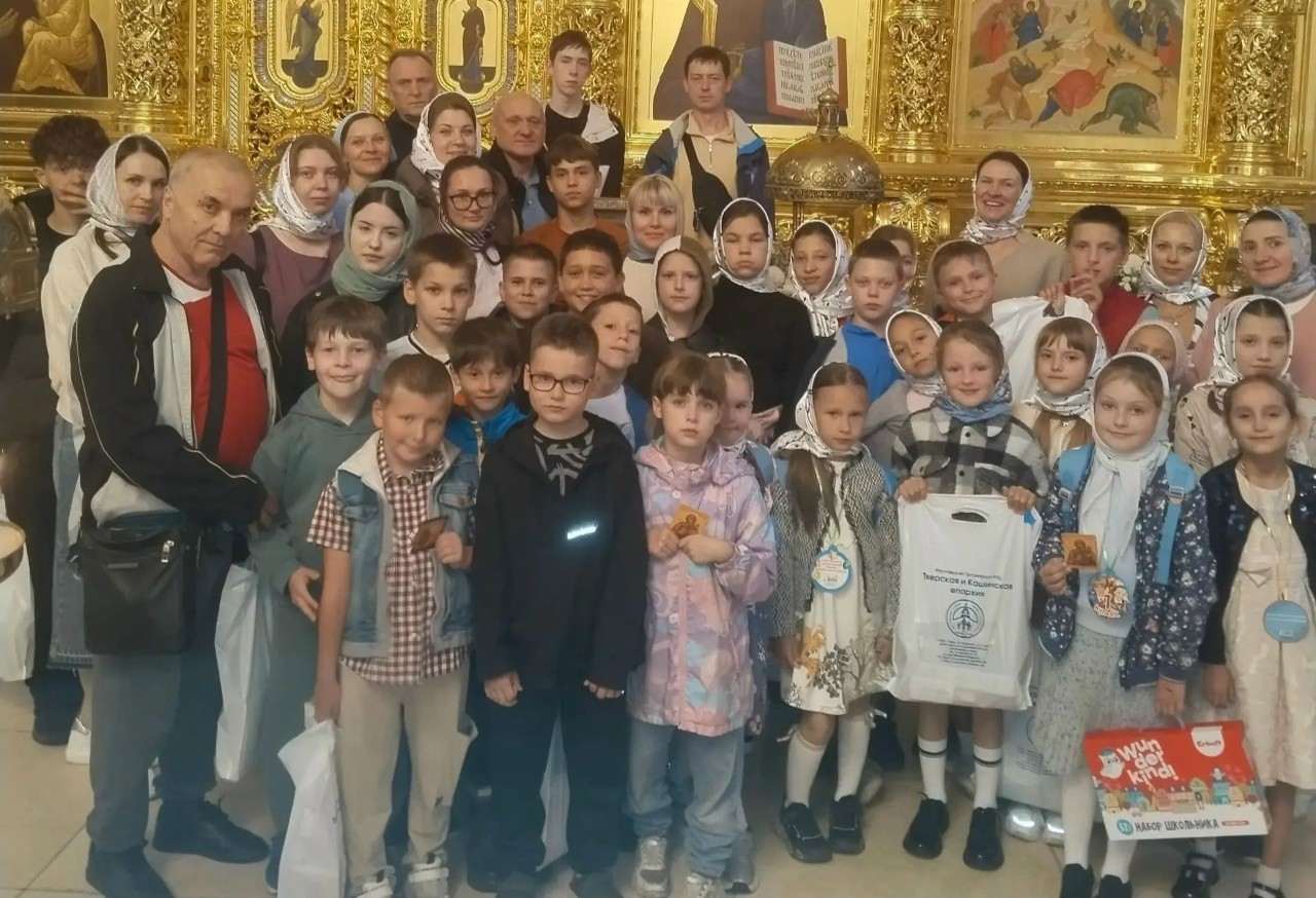 Более 400 детей получили наборы школьных принадлежностей в рамках акции «Соберем ребенка в школу»